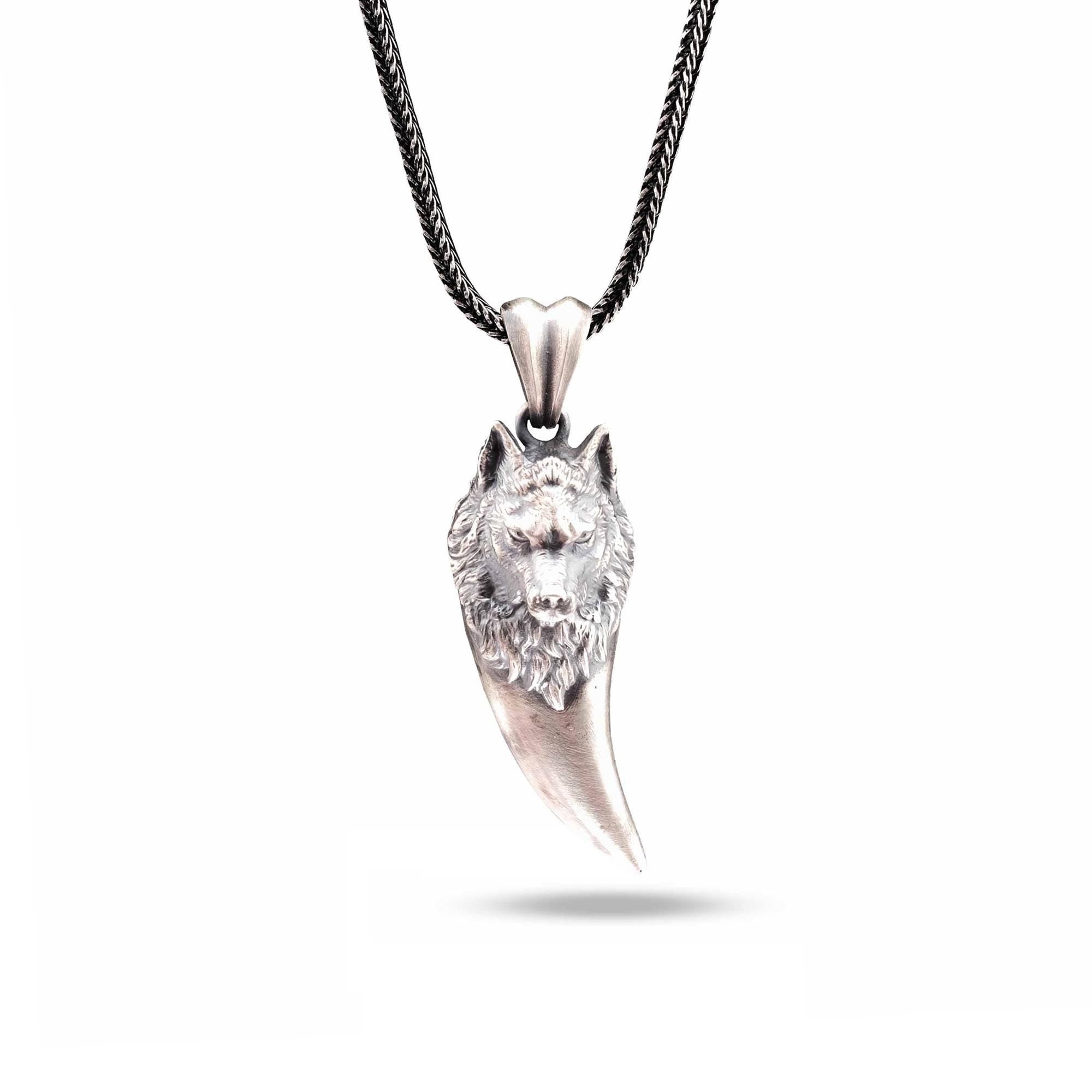 Kurt Dişi Kolye Ucu: Gümüş Gotik Takı, El Yapımı, Oksitlenmiş