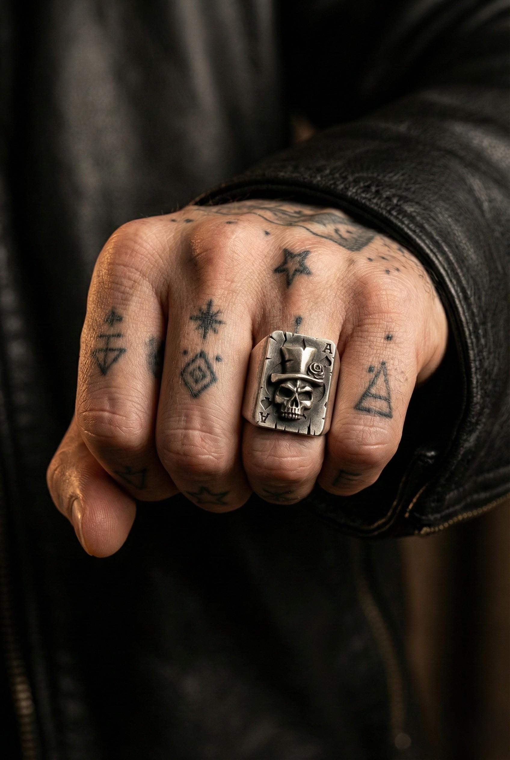 El Yapımı Maça Ası Kafatası Yüzüğü: Oksitlenmiş Gümüş Poker Mühür Yüzüğü