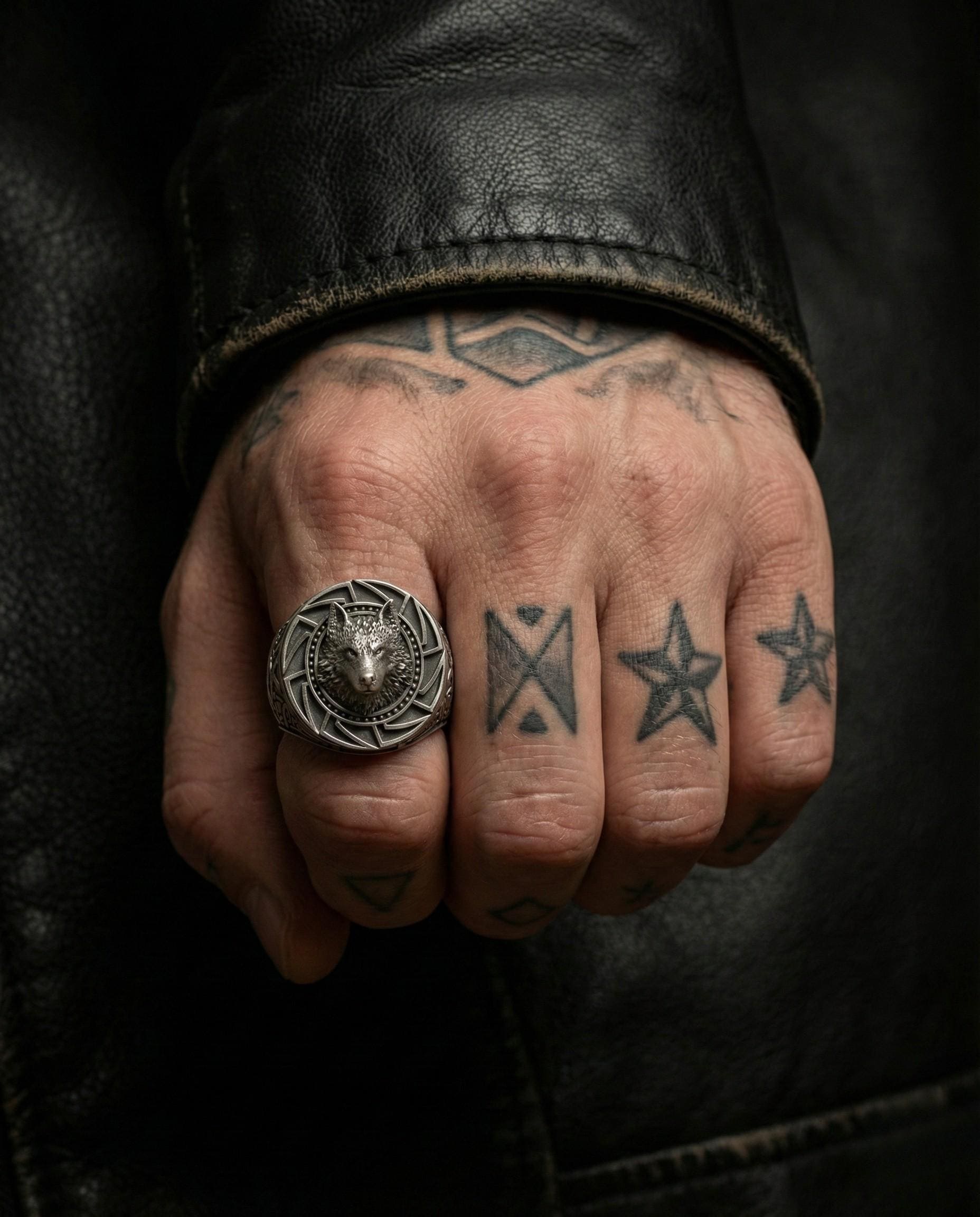 Oksitlenmiş Kurt Yüzüğü – Erkekler İçin Hayvan Takısı