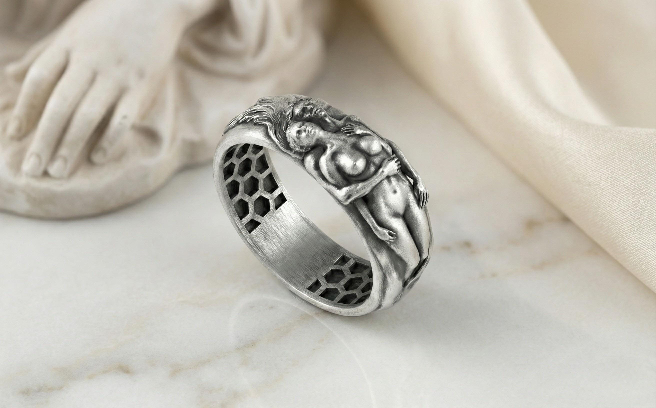 Oksitlenmiş Sürreal Aşıklar Yüzüğü: Heykelsi Çıplak Sanat Yüzüğü