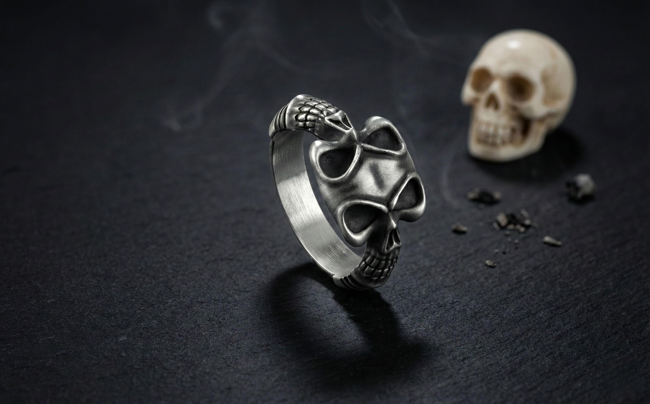 Gümüş Kafatası Yüzüğü: Oksitlenmiş 925 Ayar Gotik Erkek Yüzüğü