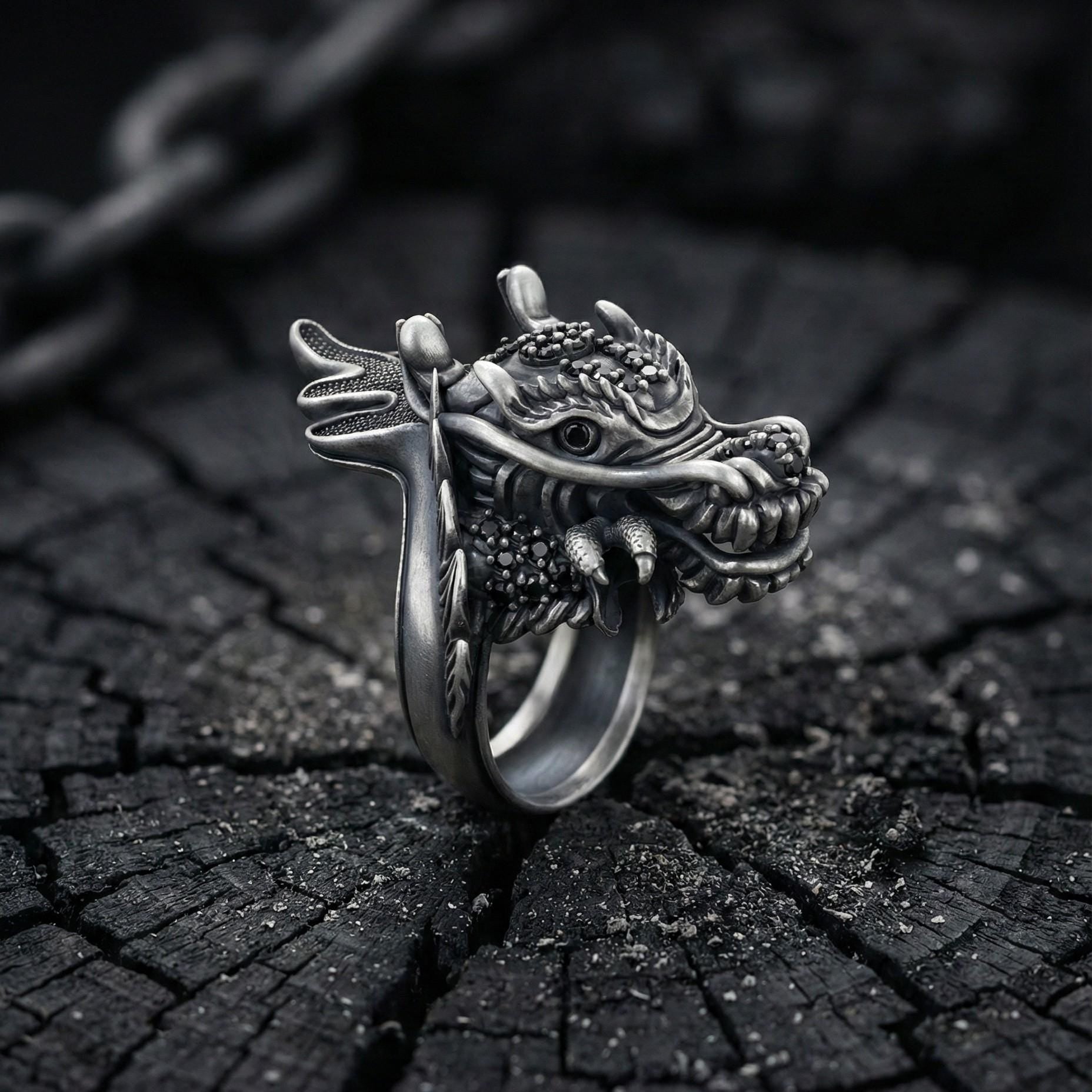 Gümüş Ejderha Başlı Yüzük: Asya Mitolojisi Temalı Takı