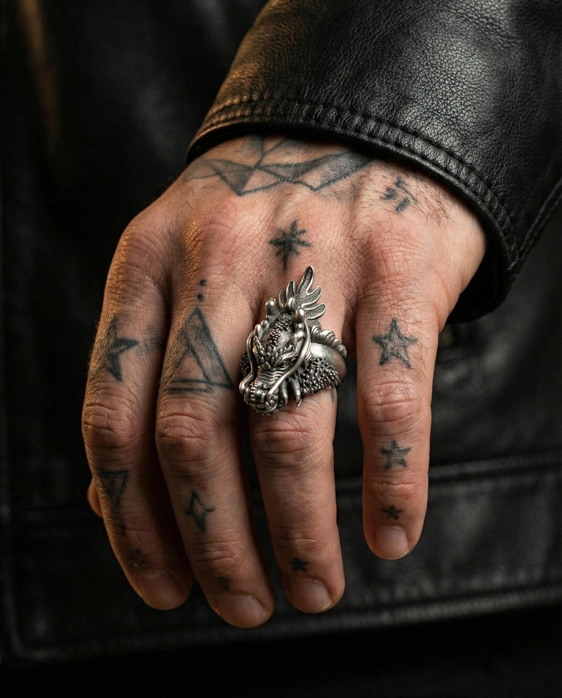 Gümüş Ejderha Başlı Yüzük: Asya Mitolojisi Temalı Takı