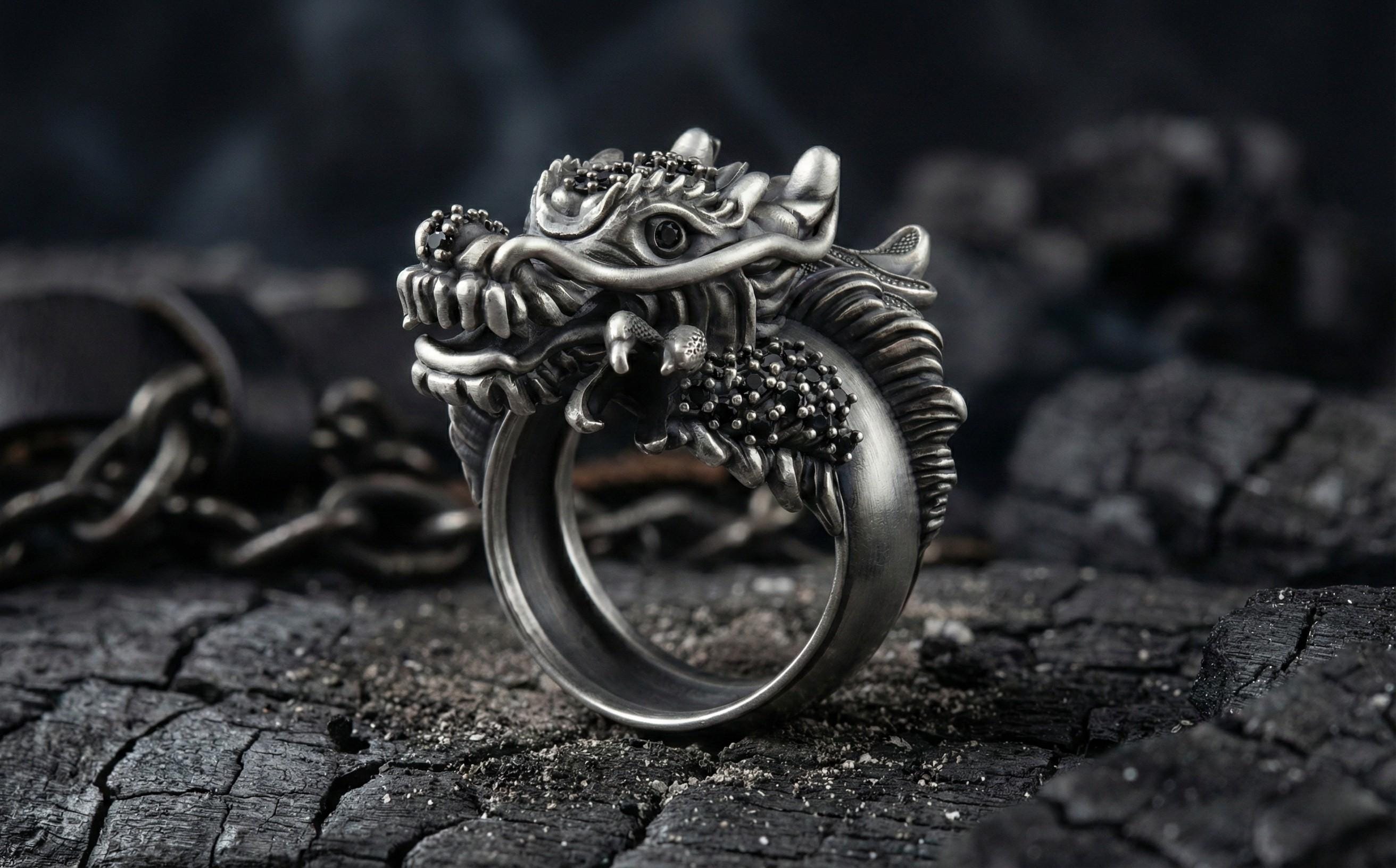 Gümüş Ejderha Başlı Yüzük: Asya Mitolojisi Temalı Takı
