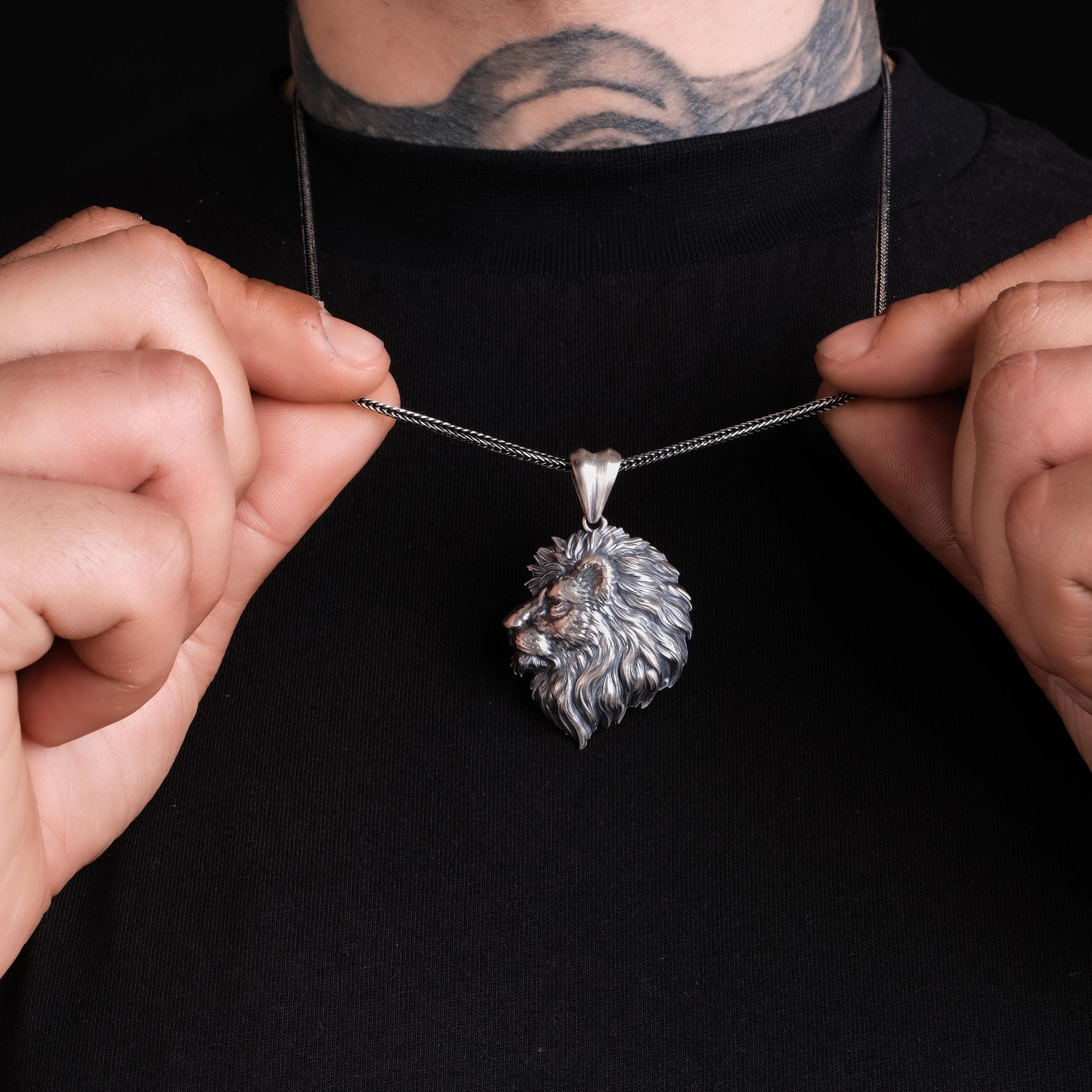Oksitli 925 Ayar Gümüş Aslan Kolye: El Yapımı Gotik Takı