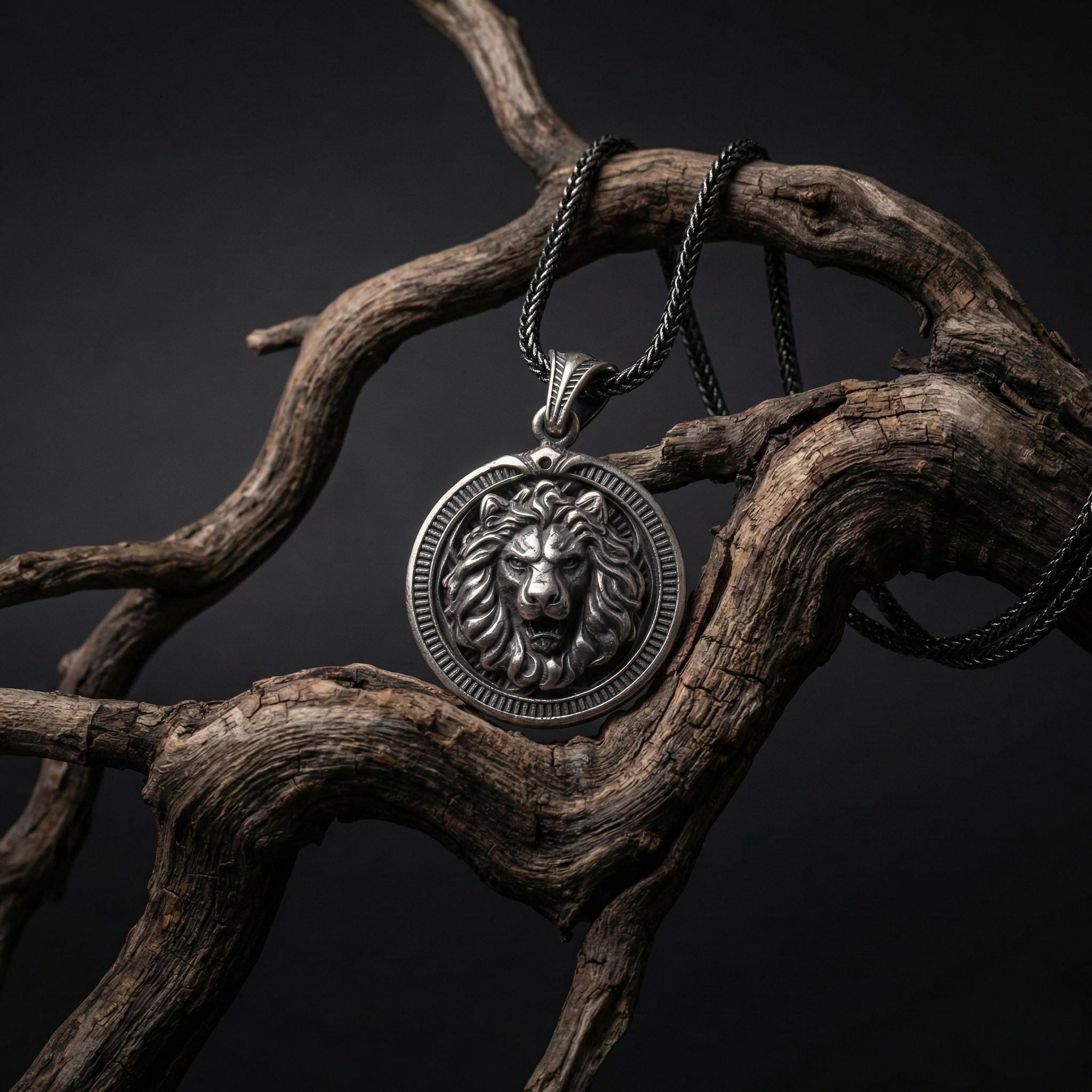 Aslan Kolye: Oksitli 925 Ayar Gümüş - Gotik Erkek Takısı