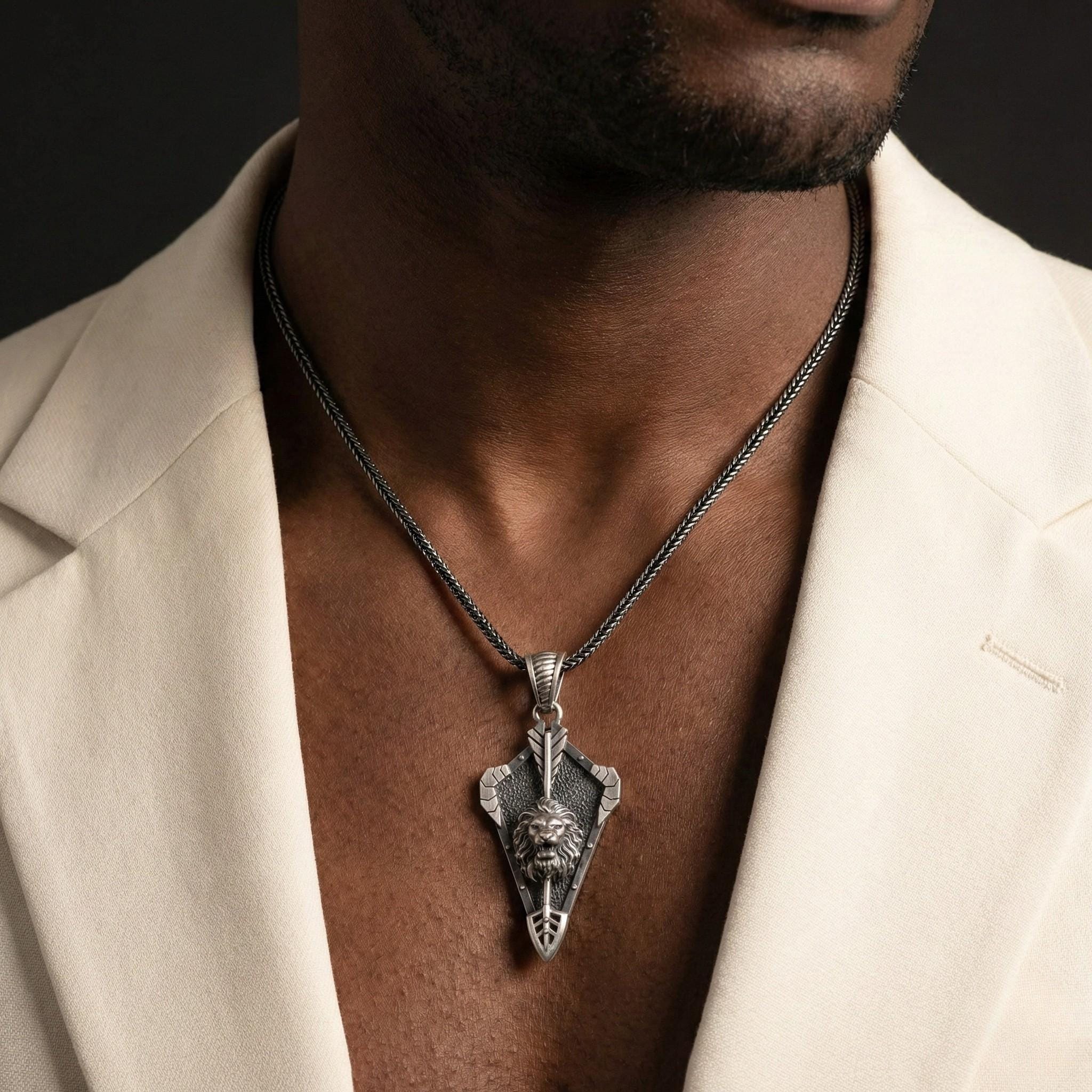Oksitli Gümüş Aslan Kolye - El Yapımı Erkek Gotik Kolye