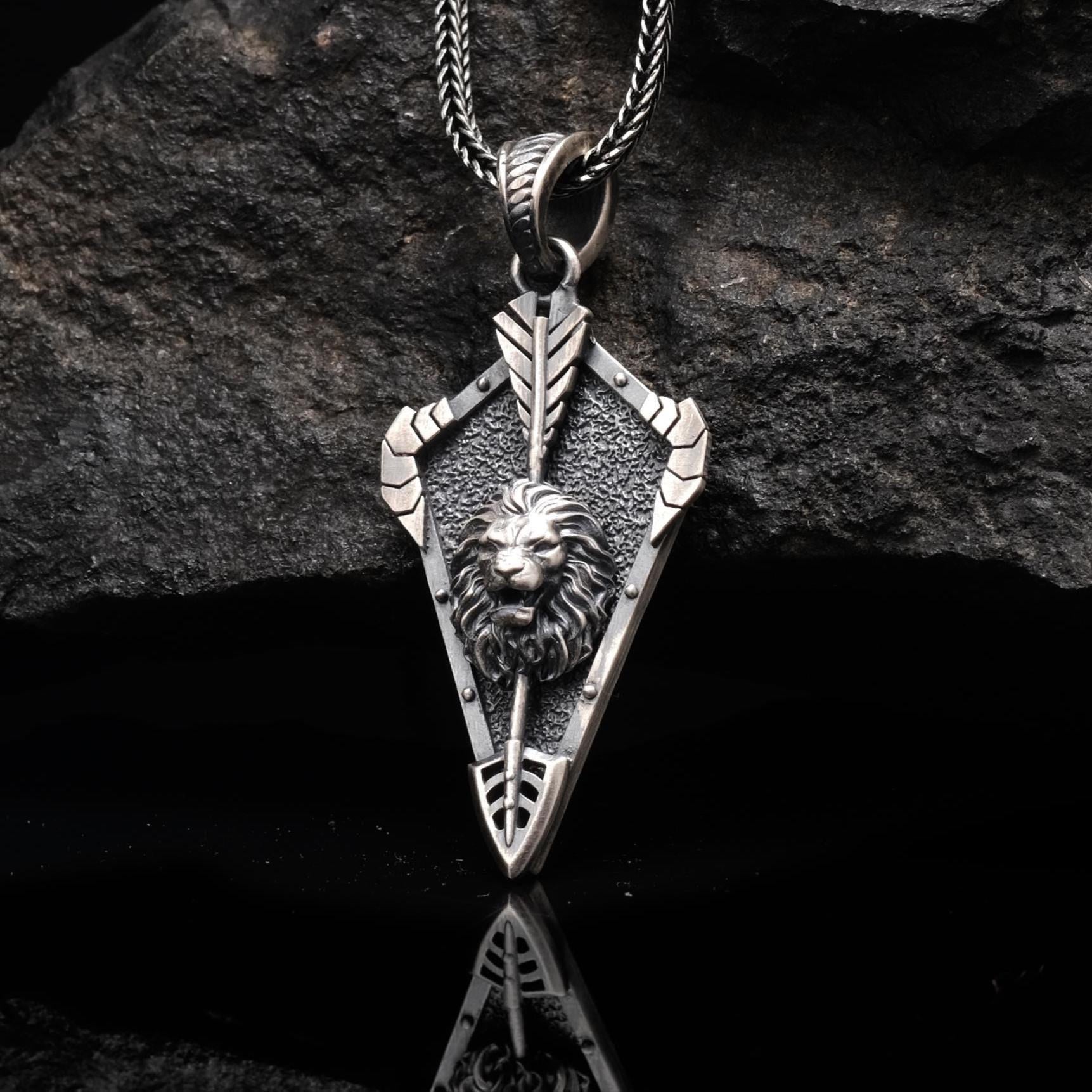 Oksitli Gümüş Aslan Kolye - El Yapımı Erkek Gotik Kolye