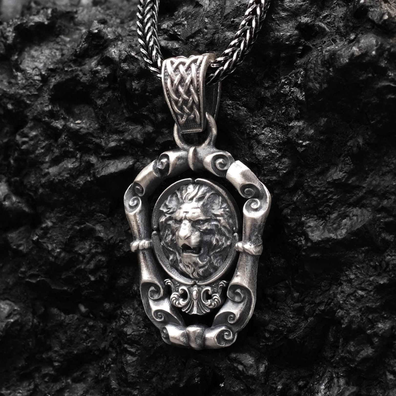 Aslan Kolye: Oksitli 925 Ayar Gümüş - El Yapımı Erkek Takısı