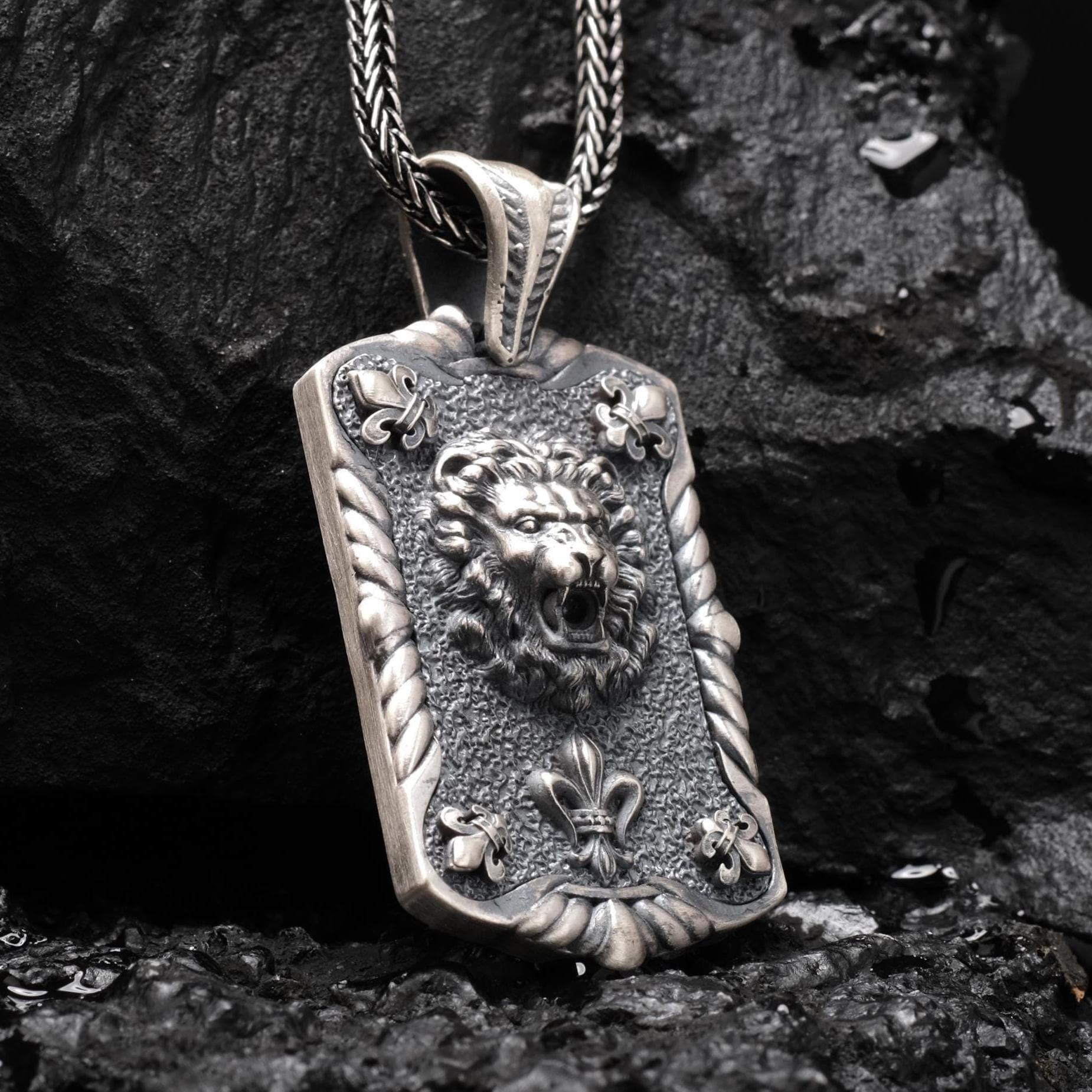 Aslan Kolye: El Yapımı Gotik Oksitli Gümüş Erkekler İçin