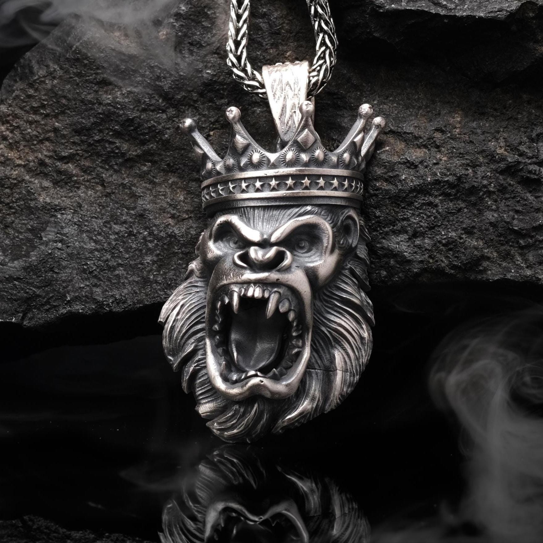 Goril Kolye: El Yapımı Oksitli 925 Ayar Gümüş Erkek Takısı