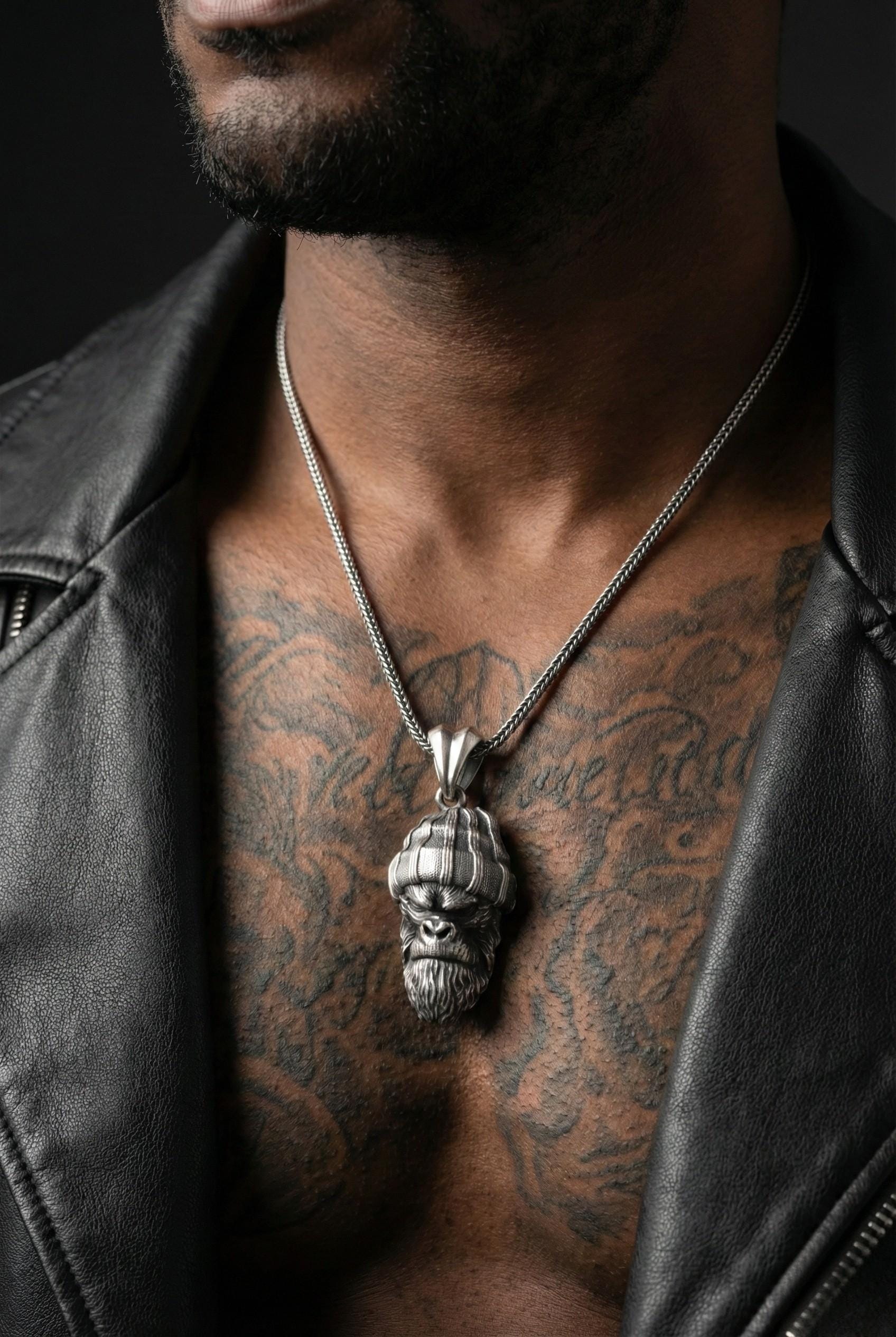 925 Ayar Gümüş Goril Kolye: El Yapımı Oksitli Erkek Kolyesi