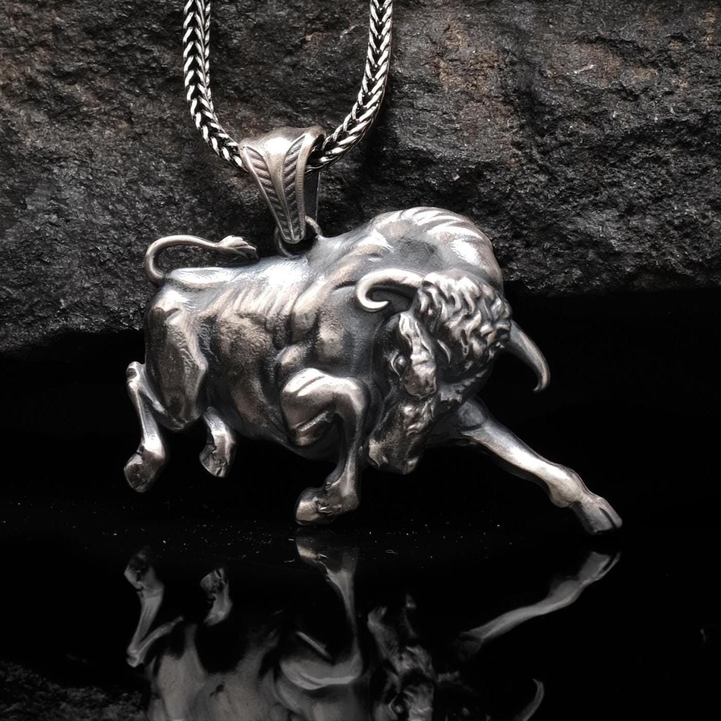 Oksitli Boğa Kolye Ucu - El Yapımı Gümüş Takı