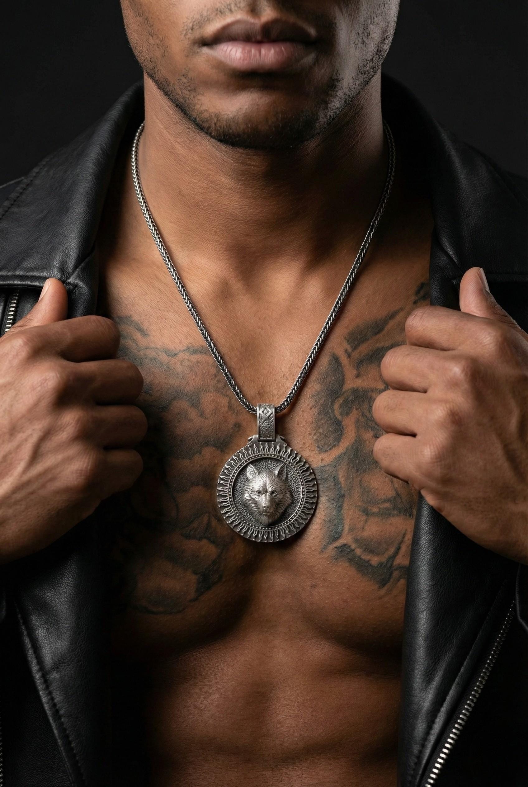 Gümüş Kurt Figürlü Kolye Ucu, El Yapımı Oksitlenmiş Kolye