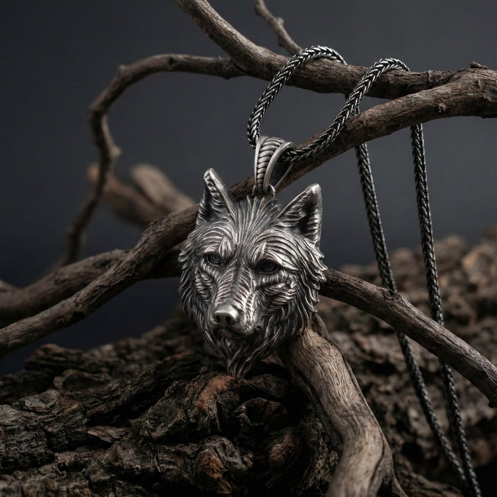 Kurt Kafası Kolye: El Yapımı Gümüş, Oksitlenmiş Gotik Tarzı