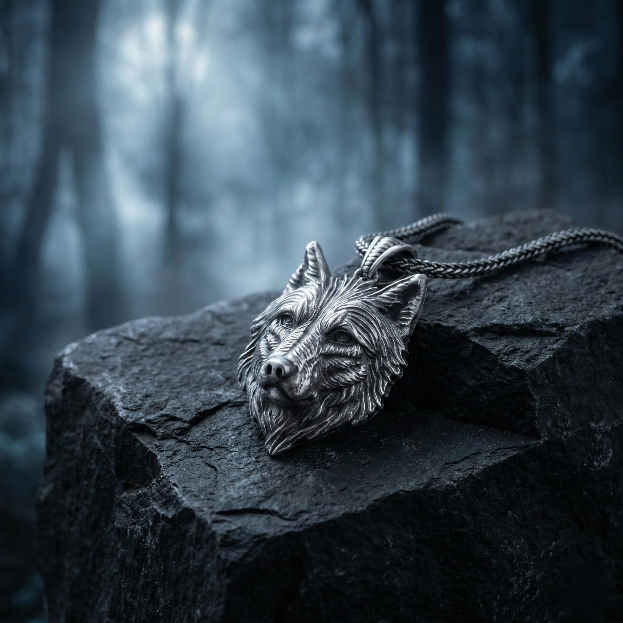 Kurt Kafası Kolye: El Yapımı Gümüş, Oksitlenmiş Gotik Tarzı