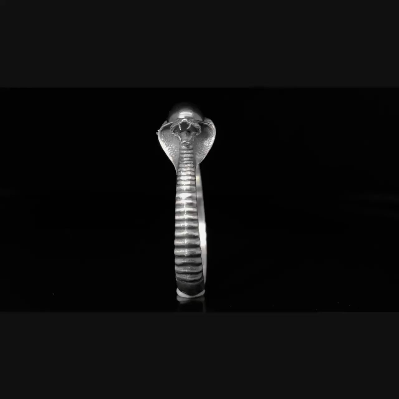 Yılan İnci Yüzük: Gümüş Minimalist Takı